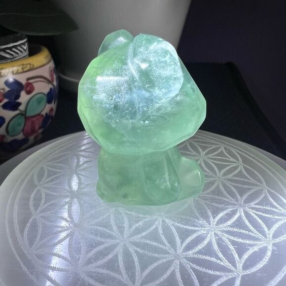 Green Fluorite Crystal Teddy Bear Carving‎ UV Reactive - Picture 5 of 12